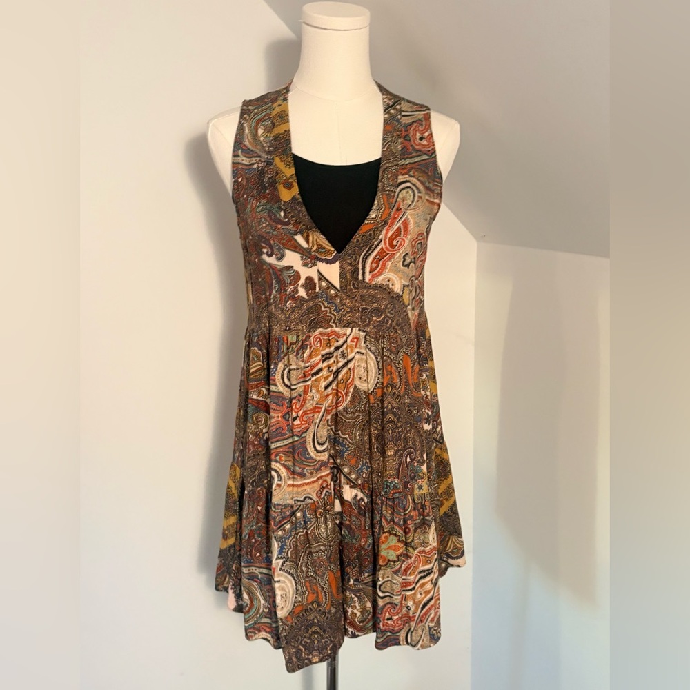 Amanda Uprichard EUC tiered dress… layer with a tank or a tee.. beautiful print.